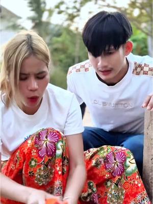 A post by @phatta_phou034 on TikTok caption: រឿង: ប្រពន្ធកូនពៅ😂​ អយស្ទ័រលាងសាប៊ូ… 😬🫢🤣 នាំមកជូនដោយ​ ស្ក្រាប់ខាត់ស្បែករបស់ក្រុមហ៊ុនហាន់នីវីន👌💙@CEO THIDA 