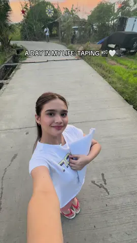 A post by @mscrizataa on TikTok caption: ABANGAN!!! I missed taping 💕  at syempre I started the day with @youglowbabe07!!