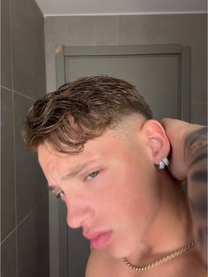 A post by @domenicoespositooo_ on TikTok caption: Sto tornando a Napoli… dove si andrà ora ? 🙃