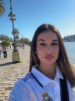 A post by @imanlopezm on TikTok caption: 🙄