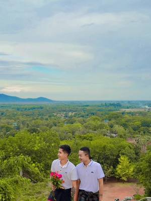 A post by @chanaye3889 on TikTok caption: ဘုရား ပိုပေးဆိုလို။ လိုက်ပိုပေးတာလေးပေါ့👨‍❤️‍👨အရမ်းချစ်ရသော သူငယ်ချင်းကြီးပါ😇😎