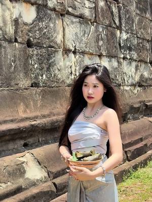 A post by @rothrothh25 on TikTok caption: កូំដាច់ចិត្តពេកបង 🥺🙏🏻@CEO Miss sunflower Brand 