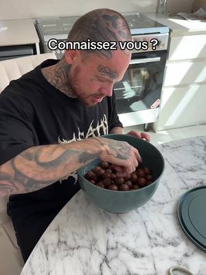 A post by @thewalkinkmum on TikTok caption: Dites moi en commentaire vos réponses#amour #couple#noix@karine @𝐓𝐡𝐞𝐖𝐚𝐥𝐤𝐈𝐧𝐤𝐃𝐞𝐚𝐝 