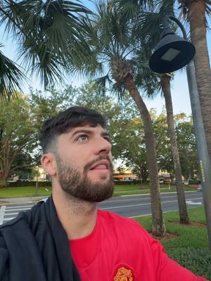 A post by @carliyoelnervio on TikTok caption: Chavales de esto cuando se va a hablar? #carliyoelnervio 