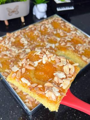 A post by @ounwan_elhadga.2 on TikTok caption: بسبوسة بدون بيض ولا حليب ولا ياغورت ولا شكولاتة اقتصادية و لذيذة