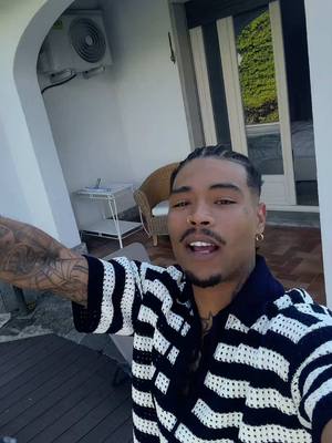 A post by @artiestar on TikTok caption: A bordo piscina..