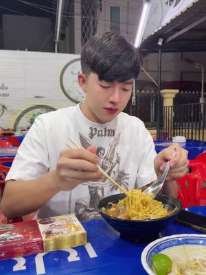 A post by @kisun_2003 on TikTok caption: #ກິຊັນນ້ອຍ❤️ #ພໍ່ຄ້າຫຼ່ໍບອກຕໍ່🥰 #ພໍ່ຄ້າຫຼ່ໍບອກຕໍ່🥰 