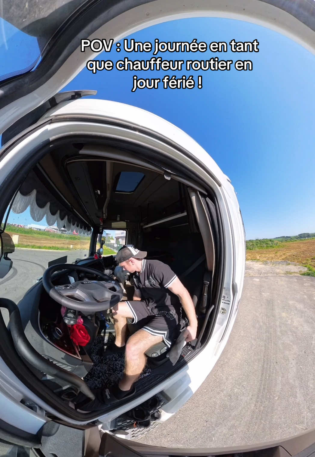 A post by @fsk_off on TikTok caption: Tu tournes en rond 😂