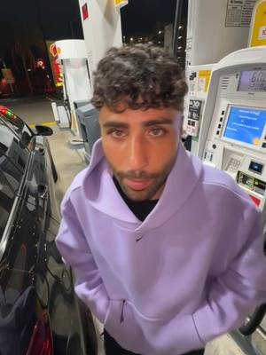 A post by @naderjindaouifussball on TikTok caption: Tanken in Amerika 