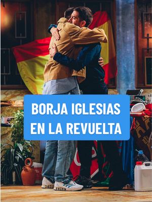 A post by @rccelta on TikTok caption: El regalo de @Borja Iglesias Quintás a David Broncano 🎁 Qué bien luce esa pegatina de rio1923.gal en el botijo, @La Revuelta 😜 📽️ La Revuelta #RCCelta #BorjaIglesias #Broncano #LaRevuelta #TikTokFootballAcademy #DeportesEnTikTok
