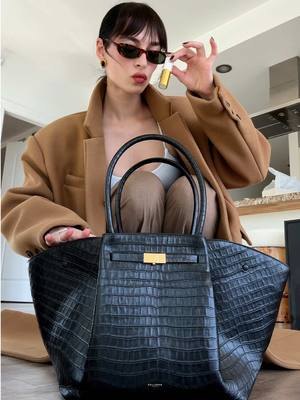 A post by @minazibayi on TikTok caption: I’m in loveeeeeee ✨ This might be the most perfect tote bag ever!  @DeMellier 