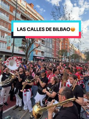 A post by @athleticclub on TikTok caption: Las calles de Bilbao 😍 #AthleticMUFC #manchesterunited #bilbao #EuropaLeague #semifinales #tiktokfootballacademy #viral 