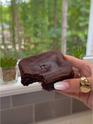 A post by @liviabenson on TikTok caption: single serve brownieee 🍫☕️ #singleservedessert #brownie #fudgebrownies #frostedbrownies #recipes #baking #cookies #bars #summer #healthyrecipes #easyrecipes #bestbrownierecipe 