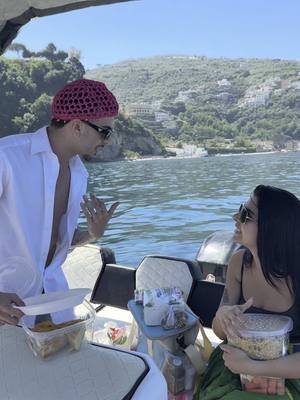 A post by @sasycacciatore on TikTok caption: Risposta a @Anna Giov venite in barca con noi? 🤓🤍 @Francesca Amara 