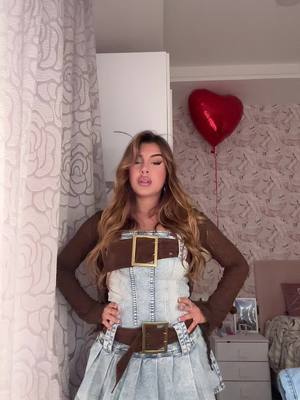 A post by @letiziapone_ on TikTok caption: Niente Prada portami al mare🙃