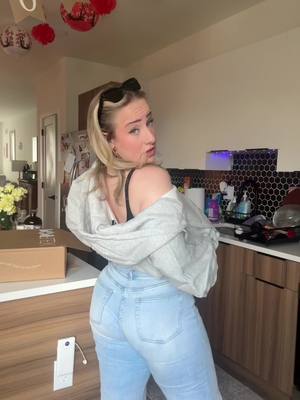 A post by @emilyesenn on TikTok caption: My favorites!!! #viral #jeans #viraljeans #socute 