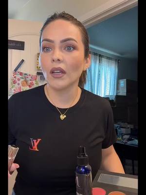 A post by @donareclamos on TikTok caption: #tiktoklive #livehighlights 