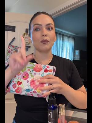 A post by @donareclamos on TikTok caption: #tiktoklive #livehighlights 