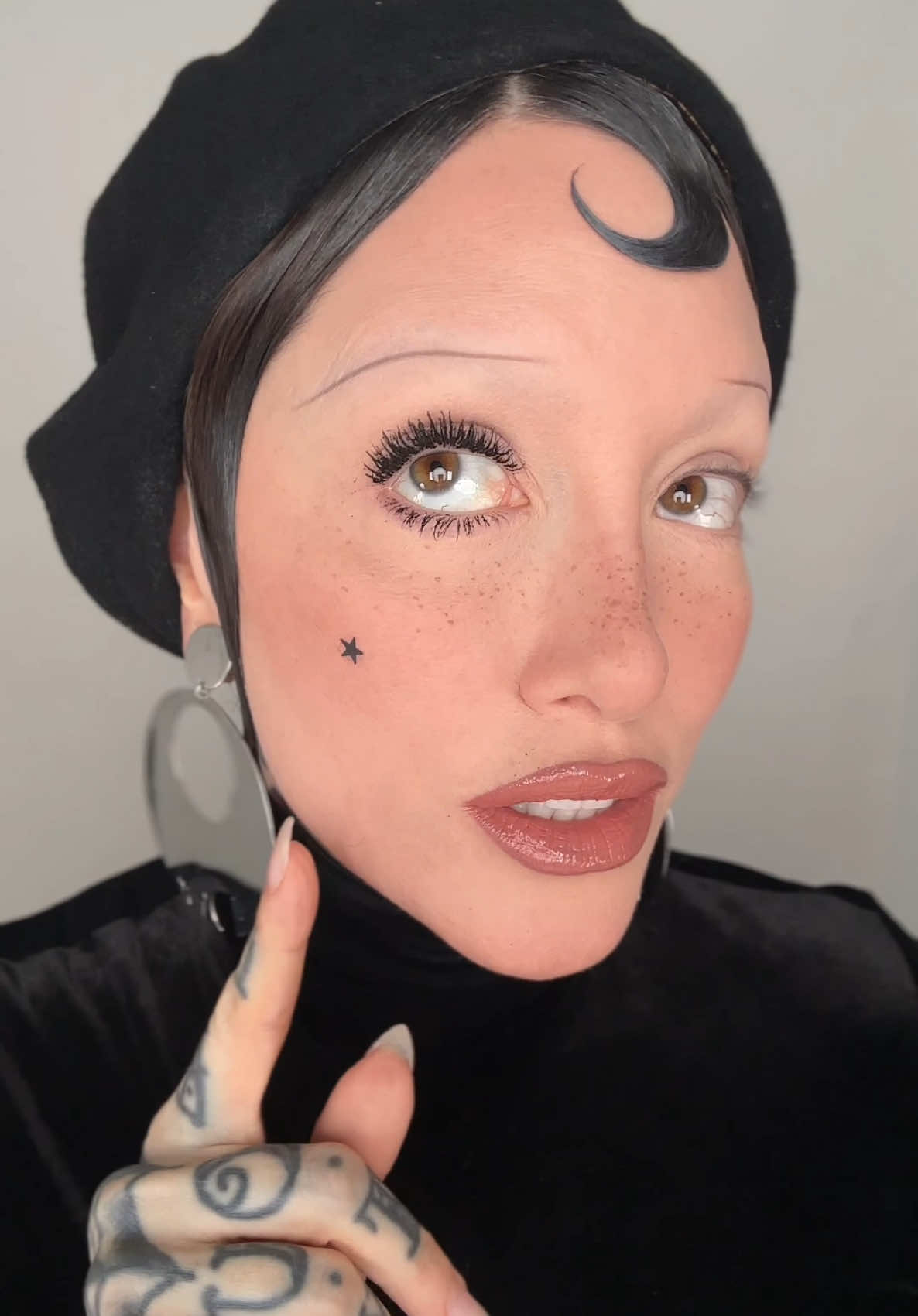 A post by @erinparsonsmakeup on TikTok caption: @Diorbeauty Diorshow Overvolume Mascara delivers extreme volume and definition that you can see immediately! No clumping or smudging! These are my dream lashes 👀   #DIORSHOW #DIORMAKEUP