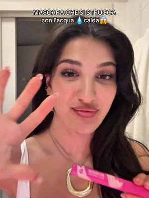 A post by @elenahazinah on TikTok caption: Questo mascara è la svolta😭🥹 #gift #makeup 