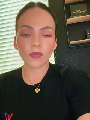A post by @donareclamos on TikTok caption: Tres. Labiales chicos de uso diario
