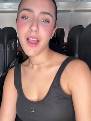 A post by @nicoleagnesii2 on TikTok caption: A donde creen que vamos? #nicoleagnesi #fyp #mikaela #ginebrajoyeria 