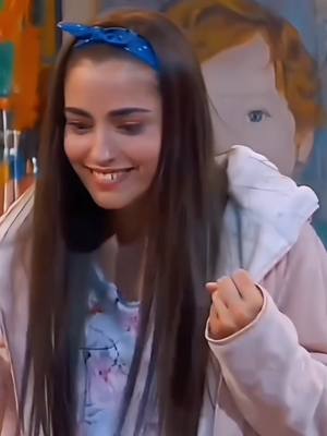 A post by @sof...gnz on TikTok caption: 💙✨😍✨💙 #serentancuartos #yaresantana #yaresantanaedit #sofgnz  🧡🧡IG: yare_santana_