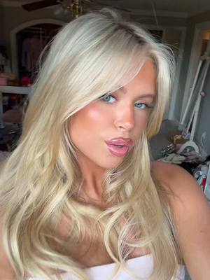 A post by @nats_not_okay on TikTok caption: fresh blonde + sunshine= happy noot 🌸👢🌷#fyp #tymyers #foryou #blonde #makeupinspo #blondeinspo #summer #summervibes #lipcombo 