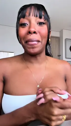 A post by @karensevillano7 on TikTok caption: Todavía no lo creo… Conocer a Karol G fue más que un sueño cumplido. sentir su energía fue un recordatorio de que los sueños se cumplen cuando se trabaja con amor propósito y disciplina . Ella representa lo que muchas de nosotras necesitamos ver: una mujer real, fuerte, valiente, que nos inspira a creer en nosotras, a romper miedos y abrazar quienes somos con orgullo.  Estoy profundamente agradecida por este momento, por lo que soy, por lo que hago y por esta vida que estoy viviendo. No voy a actuar como si esto me pasara todos los días… porque no, esto fue GRANDE. Y lo celebro con el corazón lleno.