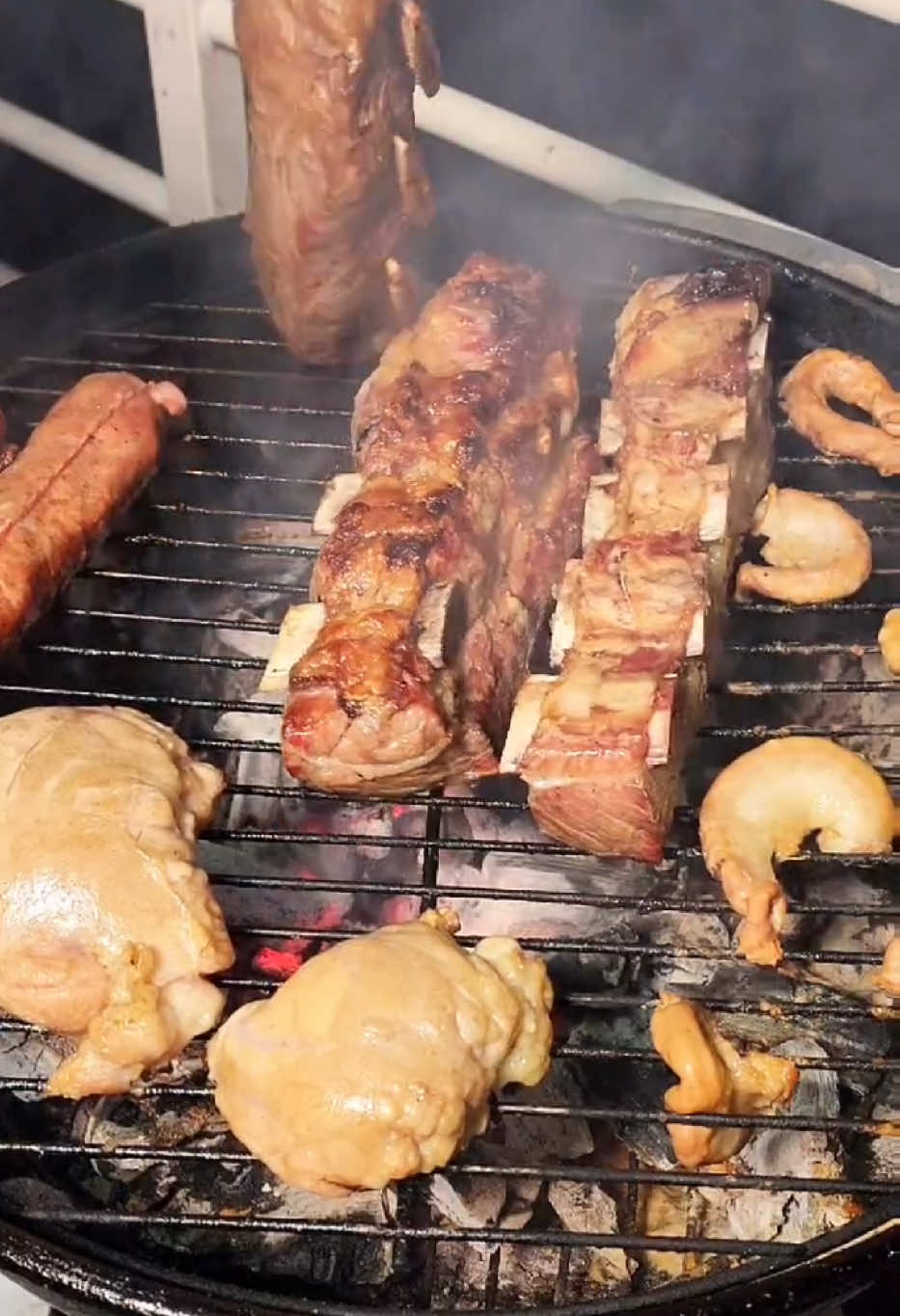 A post by @brutacocina on TikTok caption: Feliz día del trabajador para todos , asado para los trabajadores 