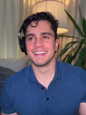 A post by @nicoruizzz on TikTok caption: LA MEDIA VUELTA ❤️-NICORUIZ #FYP #PARATI #LAMEDIAVUELTA #COVER #LUISMIGUEL #MUSICALATINA #CANTANTES #ROMANTICO #MUSICAROMANTICA #COVERS #THEVOICE #HENRYCAVILL #SUPERMAN #LIPSYNC #SEXY #HANDSOME