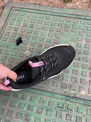 A post by @berdievgabinii on TikTok caption: #tiktokshop #springtok #shoes #womenshoes #safetyshoes 