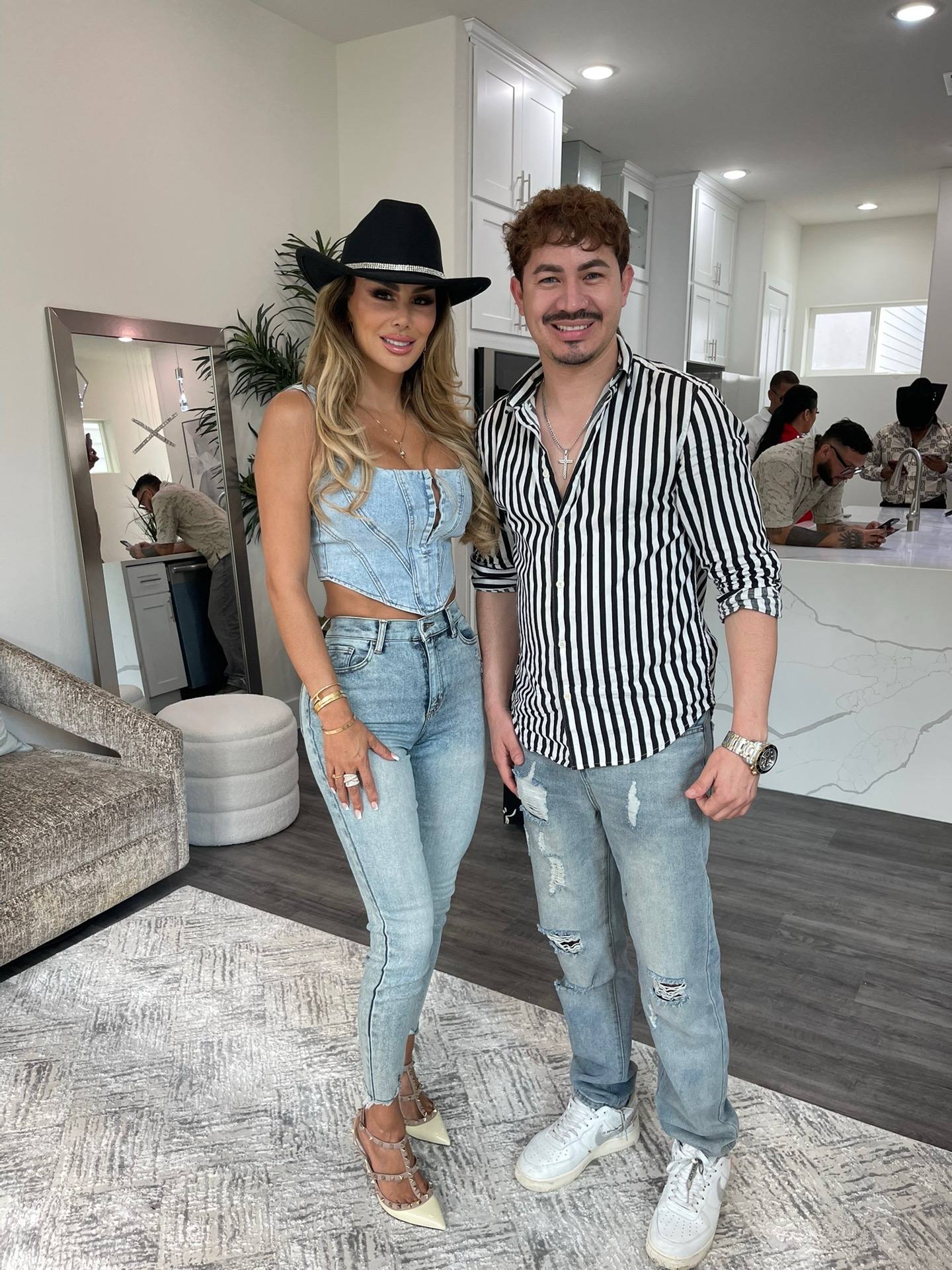 A post by @itskainb on TikTok caption: @Ninel Conde fue un gusto conocerte y grabar contigo. 