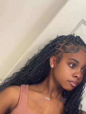 A post by @thecarmealdropp on TikTok caption: pretty naturally #fyp #explorepage #viral #prettygirl 