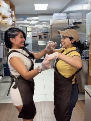 A post by @mayitaarizaga on TikTok caption: Haciendo de todo menos Helados 😆