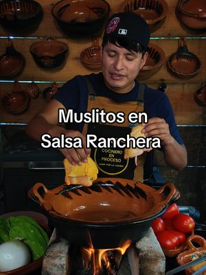 A post by @cocineroenproceso on TikTok caption: ¡Muslitos En Salsa Ranchera! #yosoycocinero #recetas #recetasmexicanas #comidamexicana #recetafacil #pollo 