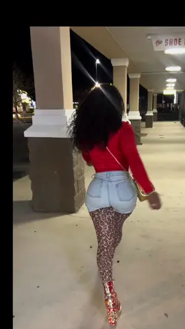 A post by @baddiejoiii on TikTok caption: 🐱