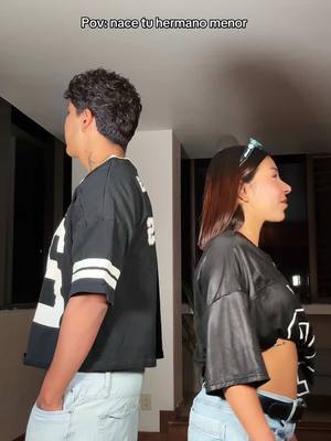 A post by @lossiblings_ on TikTok caption: Todo lindo hasta que le prestaron mas atención a toñito 🤣  @SHICKO 💊 @N E N A 🍓 