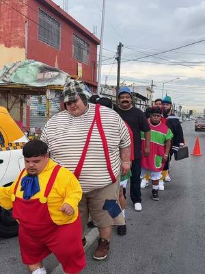 A post by @bigandfashion on TikTok caption: Qué bonita es LA VECINDAD DEL CHAVO 😍 #bigfashion #chavodel8 #tallasgrandes #vecindaddelchavo 
