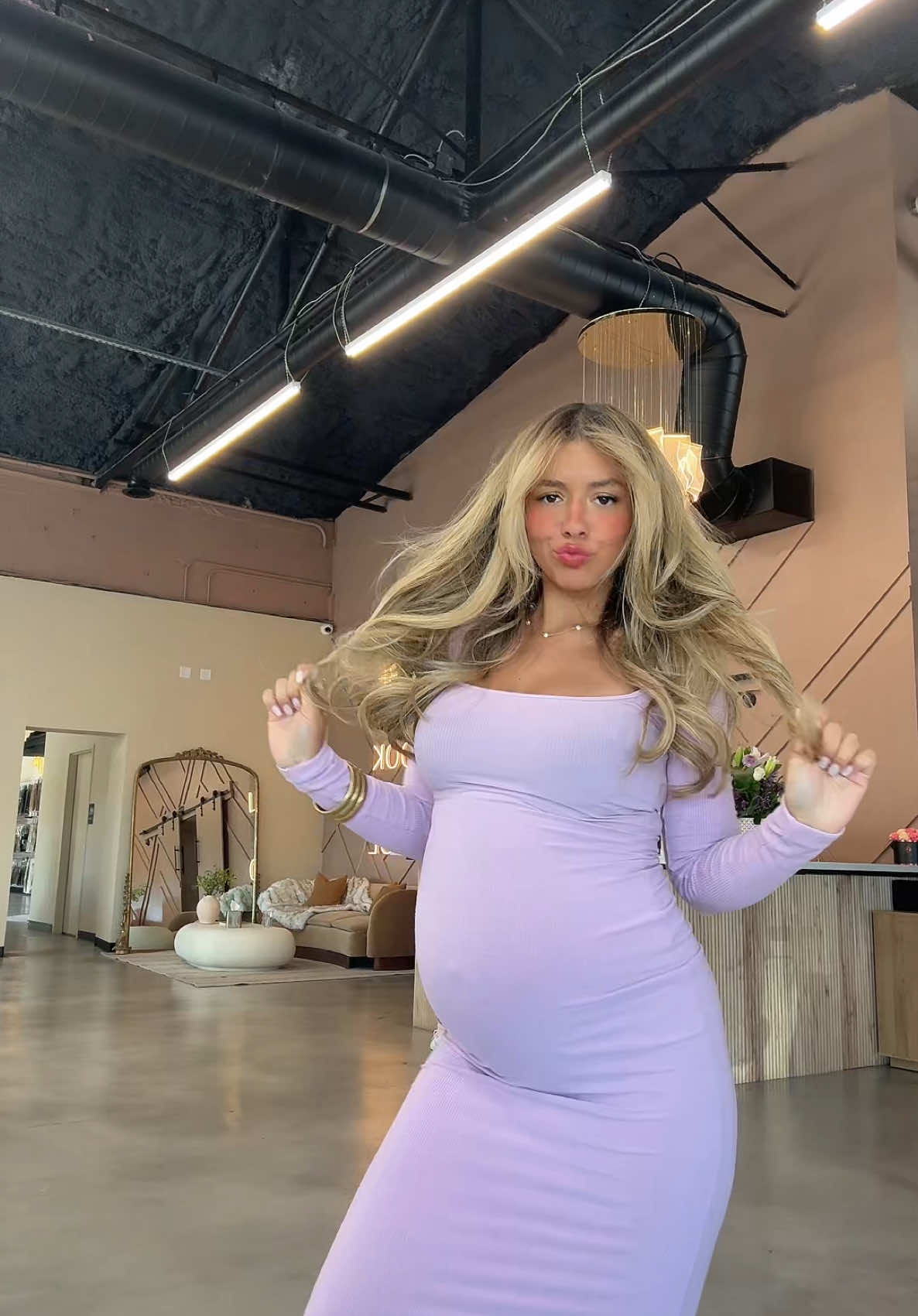 A post by @jenniferaffleckk on TikTok caption: Crazy little girl 😜💗@jzstyles.co  #momtok #jlo #hair #hairtransformation #momsoftiktok 