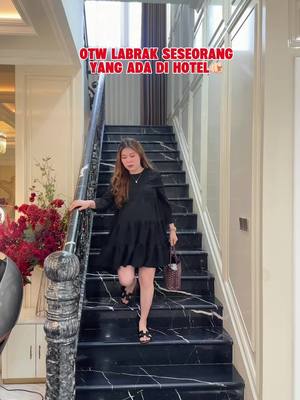 A post by @melvinahusyanti96 on TikTok caption: Yang di labrak malah tersipu maluu😒