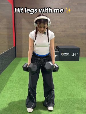 A post by @evelynomadera on TikTok caption: Leg day with #evelynortiz ✨ #gym 
