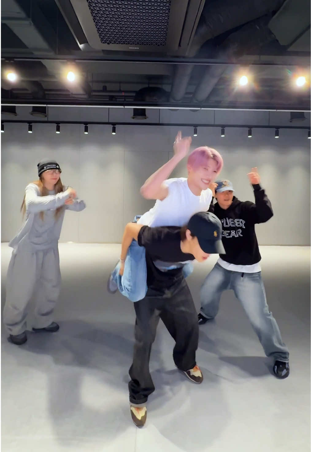 A post by @weareone.exo_official on TikTok caption: 로켓단(카.바.제)의 #시온 잡기 대작전! #KAI #카이  #EXO #엑소 #weareoneEXO #NCTWISH #SION  @badalee__ @제이릭 Jrickbaek  #WaitOnMe #KAI_WaitOnMe
