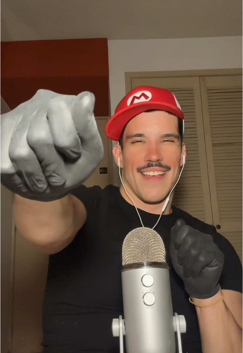A post by @nanojack_ on TikTok caption: ASMR 🔊🔥 #artist #SelfCare #gym #energy #asmr #skincare #nanojack #crgzf 