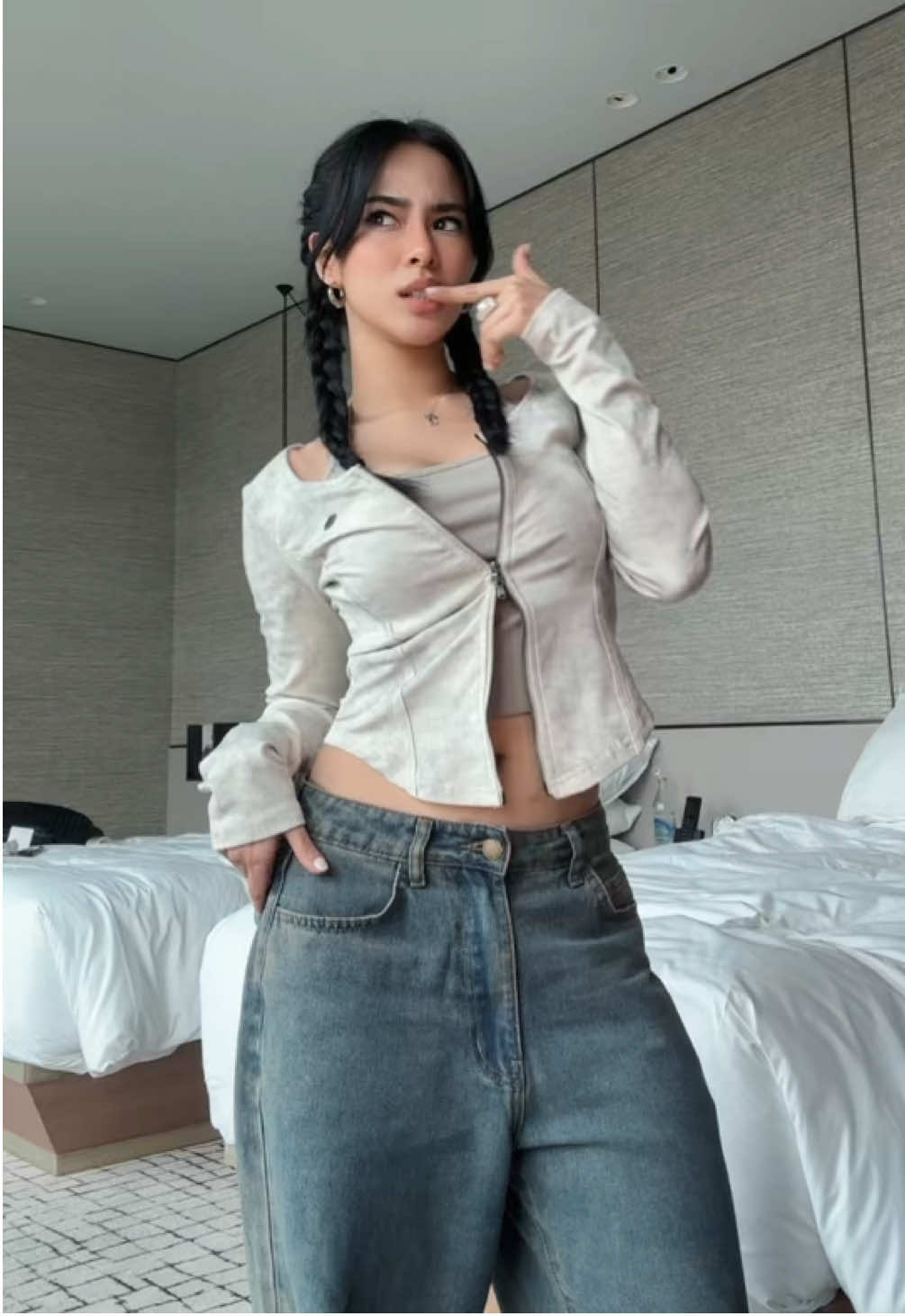 A post by @yukiitakahashiii on TikTok caption: She tan #fyp #viral 