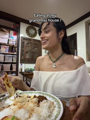 A post by @sabrinabahsoon on TikTok caption: We had to give him the full cultural experience and teach him how to eat with his hands 🤤 finally had my rendang!!! #mukbang #foodtiktok #malaysianfood #tiktokmalaysia 