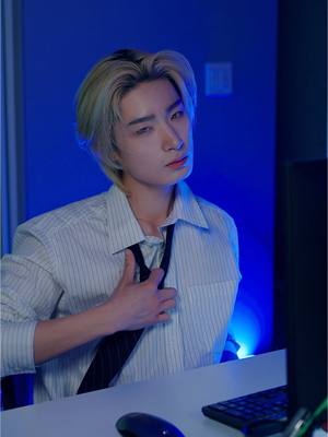 A post by @big_ocean.official on TikTok caption: Attention Please👔 #BigOcean #빅오션 #JISEOK #지석 #ATTENTION #Underwater #ATTENTION_Challenge