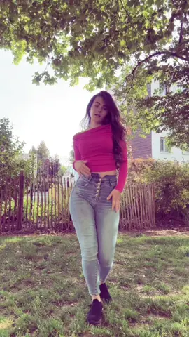 A post by @corina93.17 on TikTok caption: #asaceva😂😂😂 