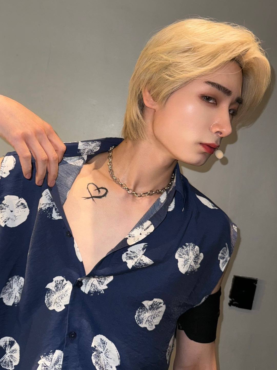 A post by @big_ocean.official on TikTok caption: Did you find it?👀 #BigOcean #빅오션 #CHANYEON #PJ #JISEOK #찬연 #피제이 #지석 #France #프랑스 #BigOcean_Europetour