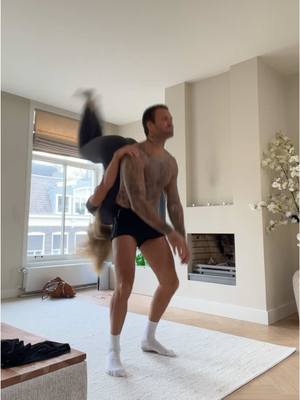 A post by @marijnkuipers on TikTok caption: Kunstje 😎